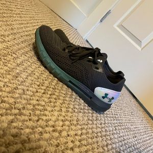 Under Armour HOVR Sonic Size 9 - with Bluetooth
